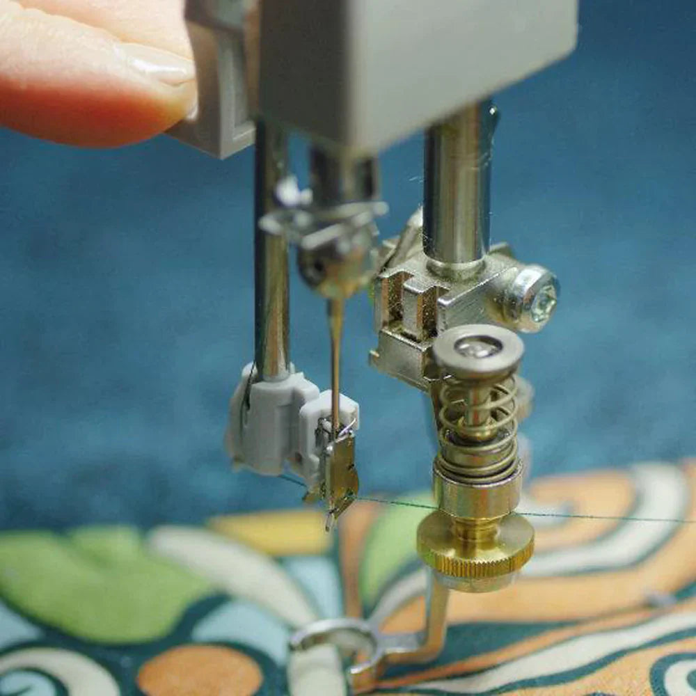 Bernina Q16 Longarm Quilting Machine with Electric Lift Table